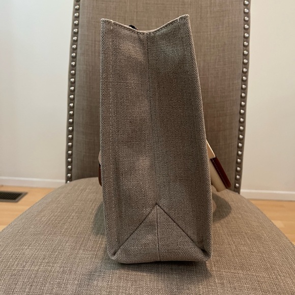 Chloe Woody Medium Logo Tote - Picture 6 of 10